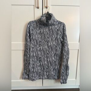 Athleta Flurry Elemental Turtleneck Black & White Sweater size small ski winter